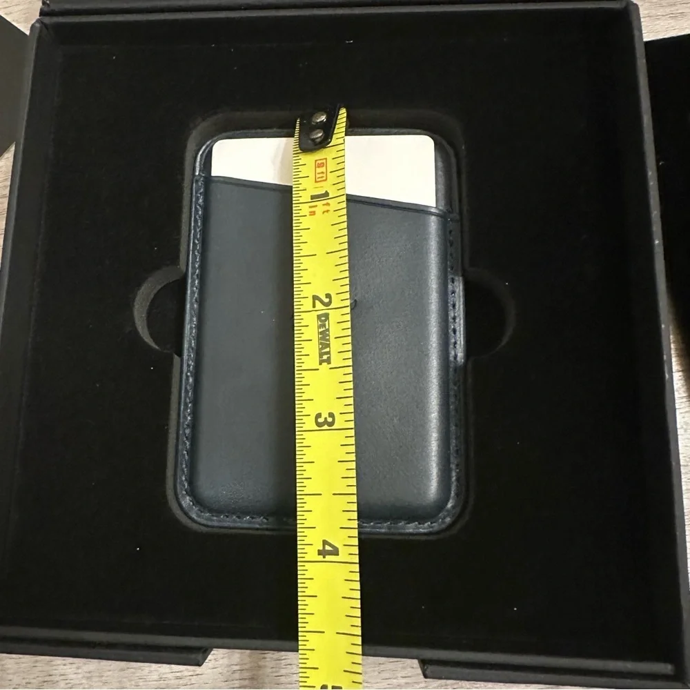 Bullstrap handcrafted premium full-grain leather magnetic MagSafe wallet